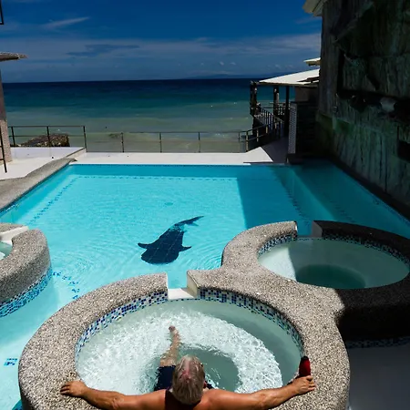 GingGing Hotel And Resort